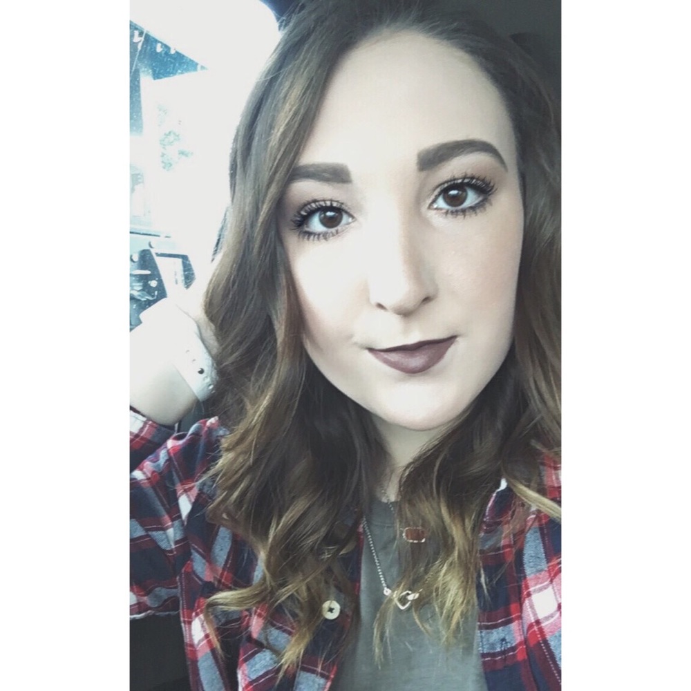 Meet your Posher, Emilee